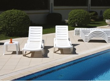 Пластиковый стол Zambak