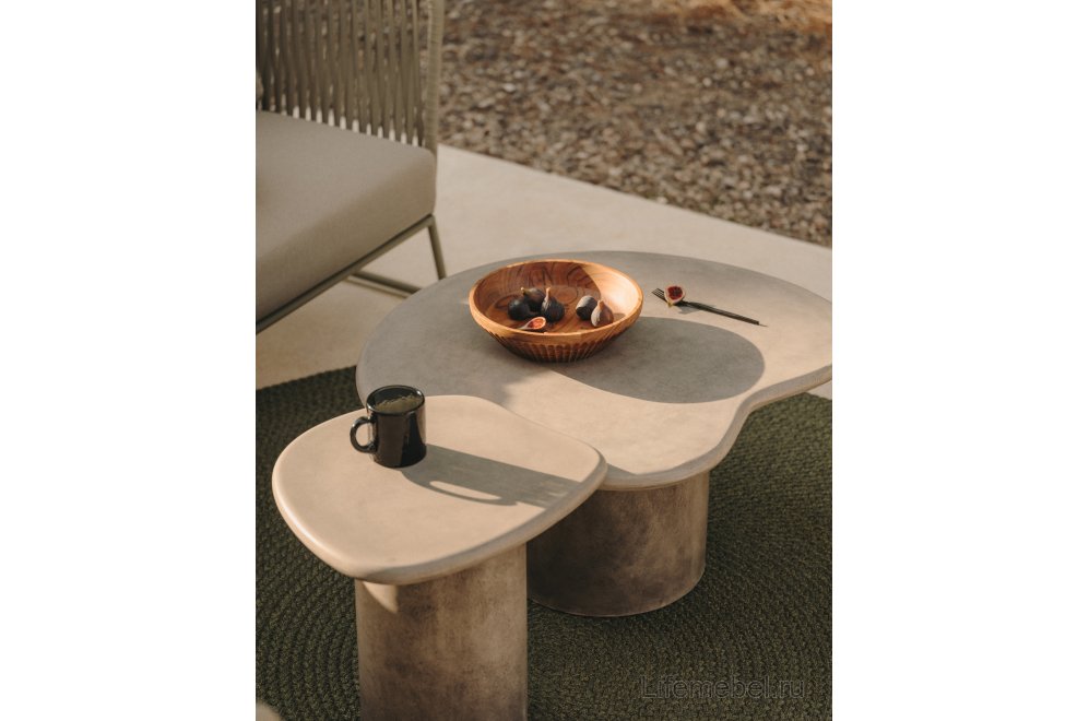 Столик журнальный садовый Macarella серый