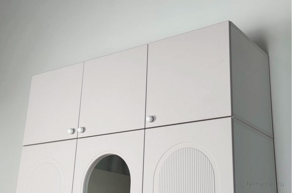 Шкаф навесной трехдверный Милана белое дерево / сакура