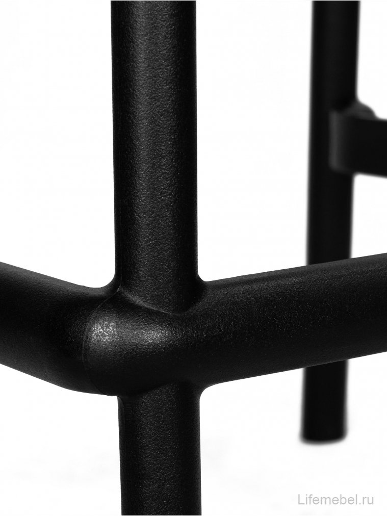 Полубарный стул Nessa черный