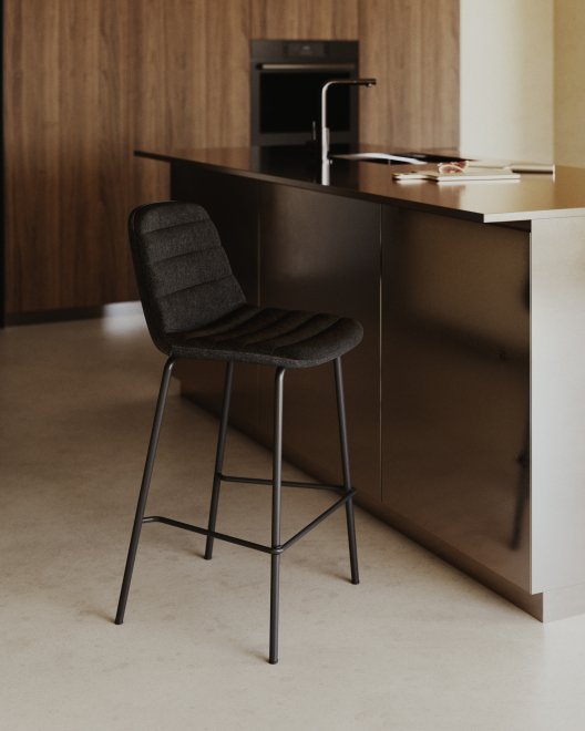 Полубарный стул Zunilda черный