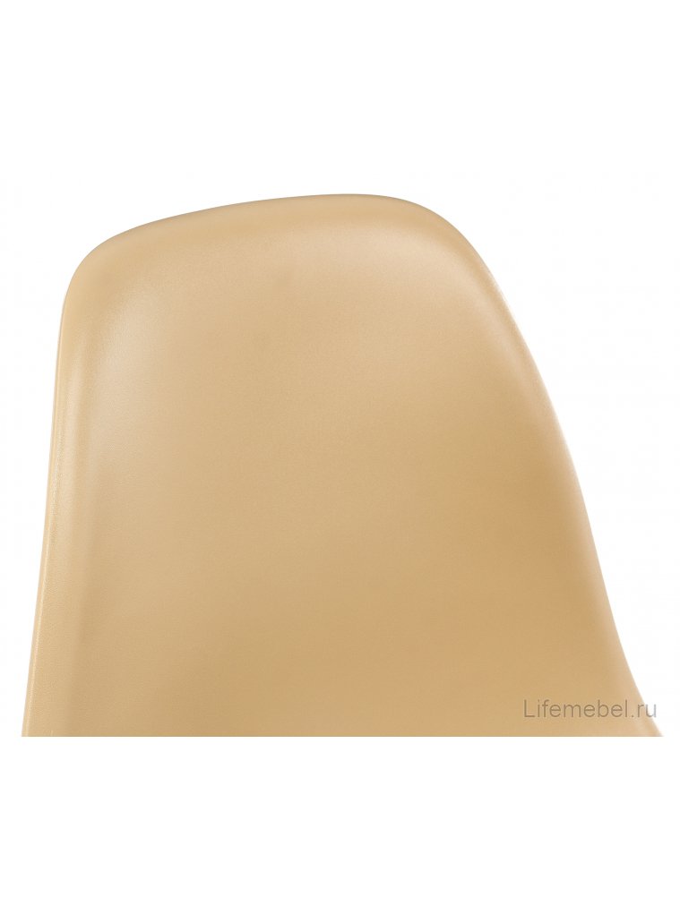 Стул Eames бежевый  / деревянный каркас