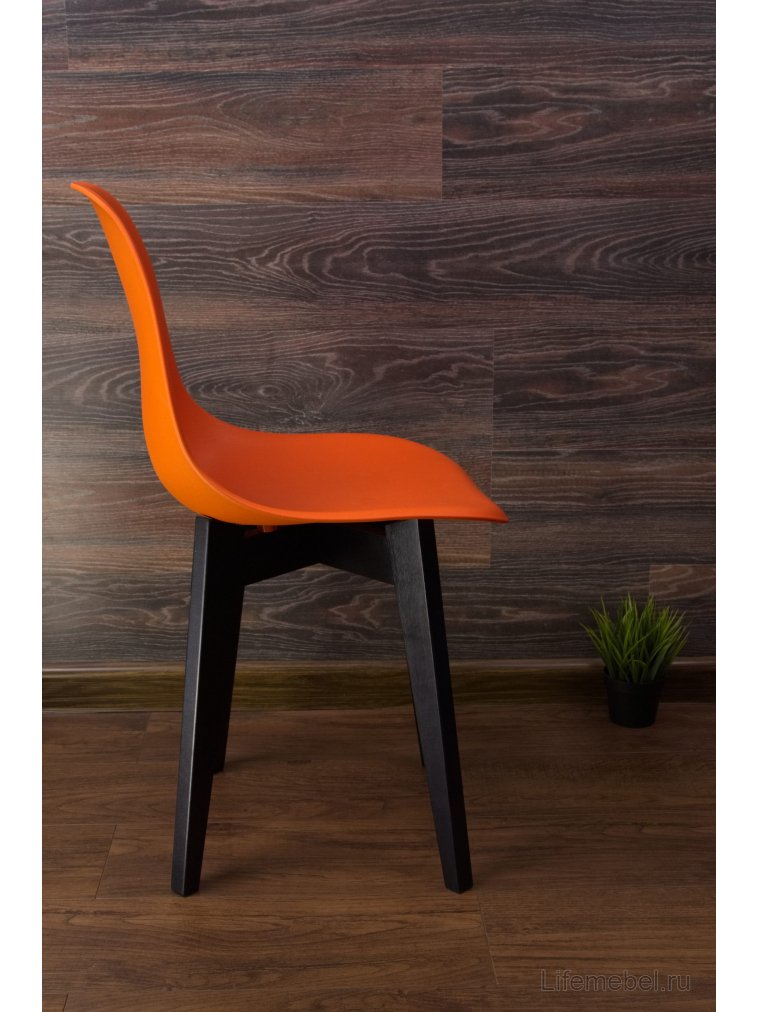 Пластиковый стул Сашш чёрный / оранжевый