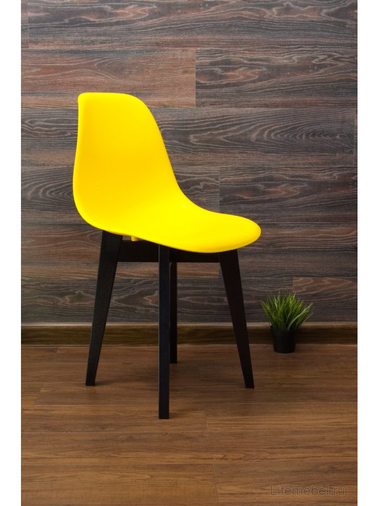 Пластиковый стул Сашш чёрный / жёлтый
