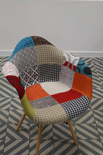 Кресло Multicolor fabric / wood из шоурума 3