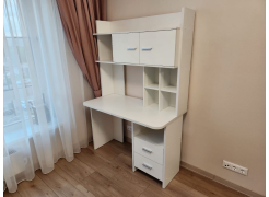 Письменный стол СКЛ-Прям130Р+НКЛХ-130 БЕ белый фото покупателя 1