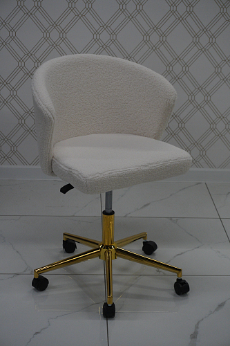 Компьютерное кресло Lika white teddy из шоурума 2