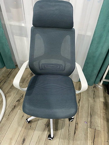 Компьютерное кресло Golem dark gray / white фото покупателя 76