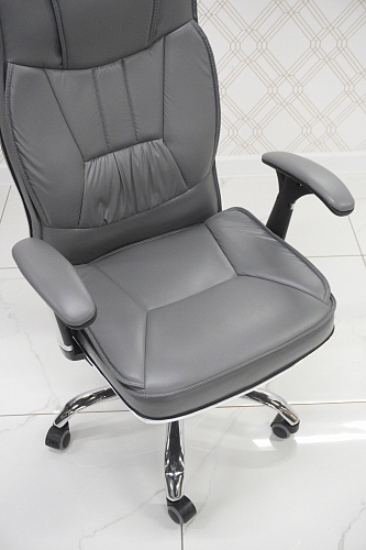 Компьютерное кресло Vestra black из шоурума 3