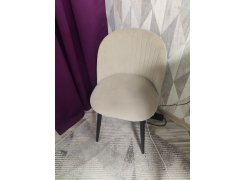 Стул на металлокаркасе Gabi 1 бежевый / черный с серебряными наконечниками фото покупателя 841