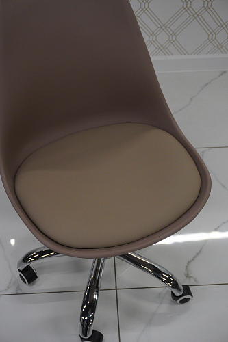 Компьютерное кресло Kolin pink / white из шоурума 3