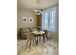 Стул на металлокаркасе Gabi 1 бежевый / черный с серебряными наконечниками фото покупателя 652