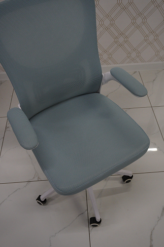 Компьютерное кресло Konfi pink / white из шоурума 5