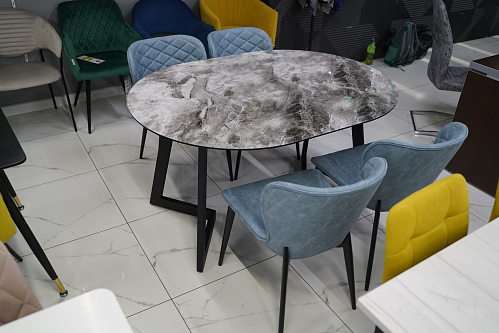 Стеклянный стол Алингсос 100(140)х100х76 мрамор серый / черная шагрень из шоурума 1