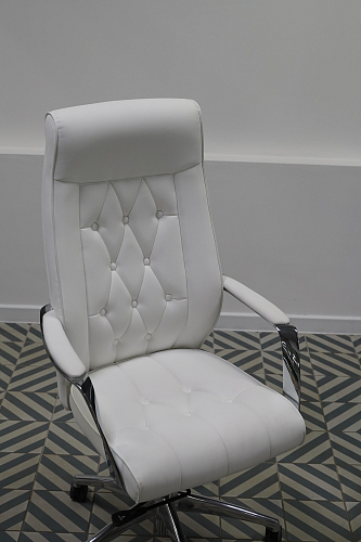 Компьютерное кресло Sarabi черное из шоурума 1