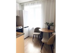 Стул на металлокаркасе Gabi 1 бежевый / черный с серебряными наконечниками фото покупателя 625