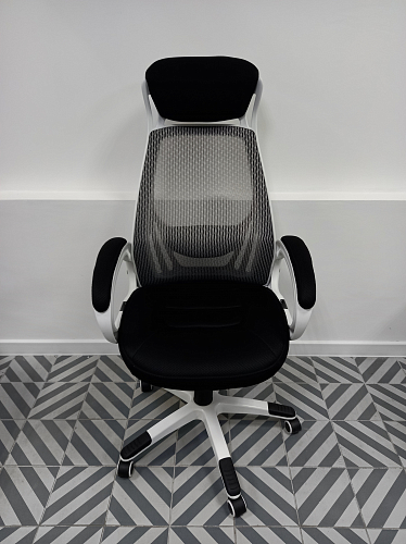 Компьютерное кресло Burgos белое из шоурума 2